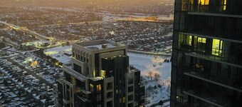 Spacious 1 bedroom condo with indoor Pool/Gym