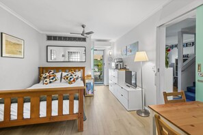 2 bedrooms, iron/ironing board, Internet, bed sheets - Stingray - Gorgeous Fully Renovated Townhouse Central Ballina (Ballina)
