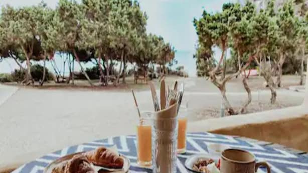 Desayuno con opciones de la cocina local incluido todos los días 