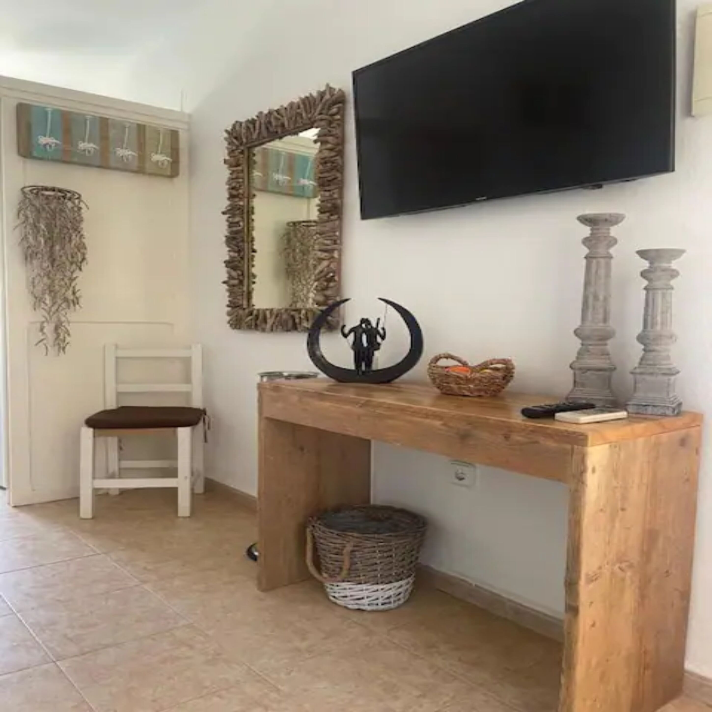 1 dormitorio, edredones de plumas, caja fuerte y escritorio