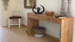 1 habitación, cubrecamas y caja de seguridad en la habitación 