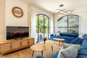 Smart TV, books, stereo