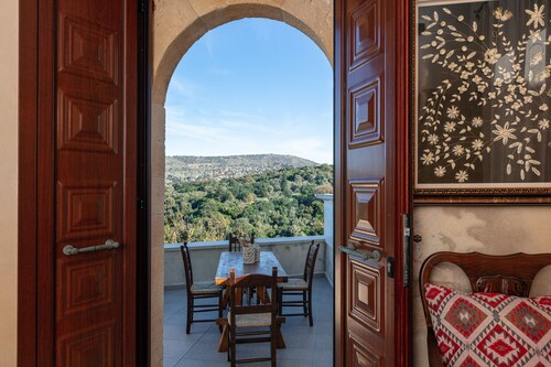 Vigdini Traditional House with hot tub in Karoti village