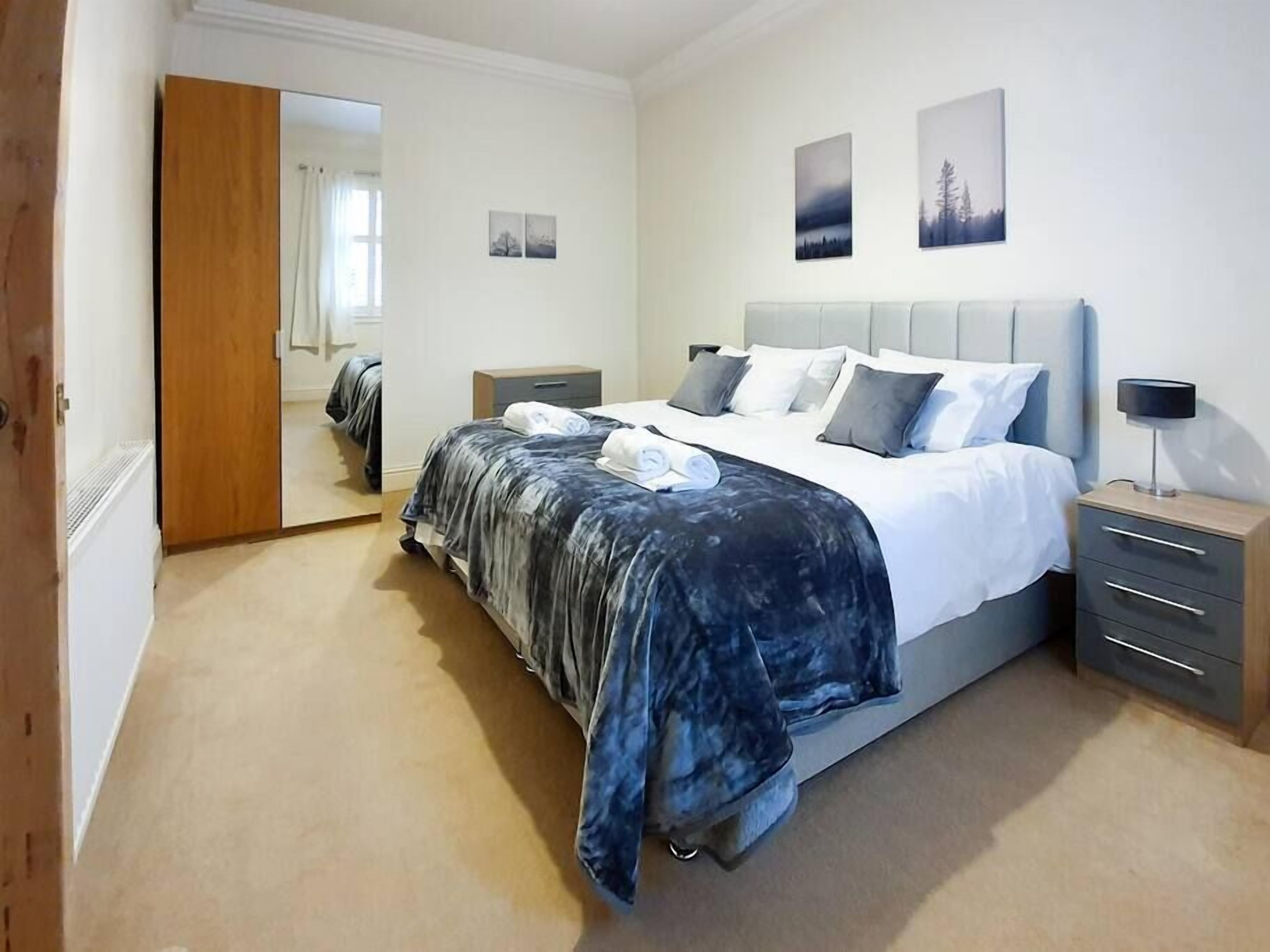 2 bedrooms, iron/ironing board, free WiFi, bed sheets