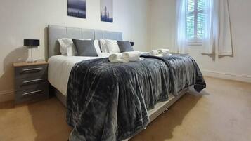 2 bedrooms, iron/ironing board, free WiFi, bed sheets