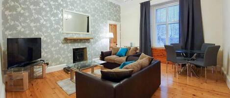 Smart-tv, eldstad och streamingtjänster