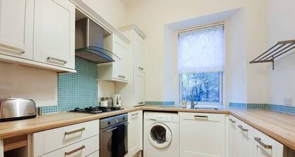 Linburn House Apartment near M90 Amazon
