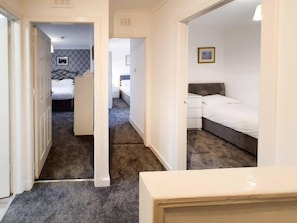 3 bedrooms, iron/ironing board, free WiFi, bed sheets