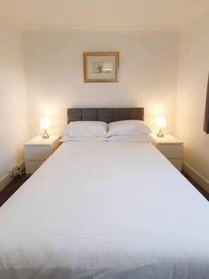 3 chambres, fer et planche à repasser, Wi-Fi gratuit, draps fournis