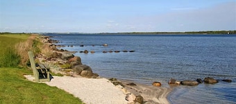 Family-friendly vacation home with comprehensive facilities