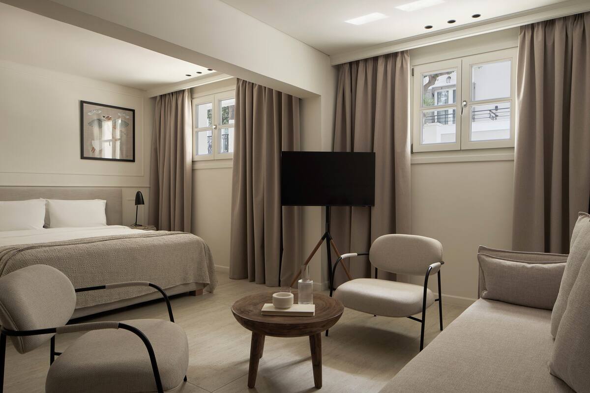 Standard Triple Room with Window | In-room safe, soundproofing, free WiFi, bed sheets