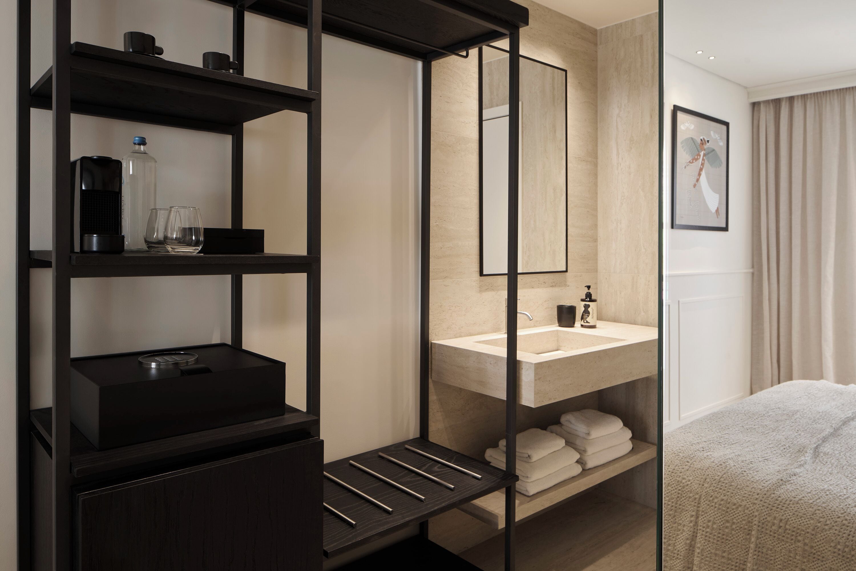 Deluxe Double Room with Balcony | Caja fuerte, sistema de insonorización, wifi gratis y ropa de cama