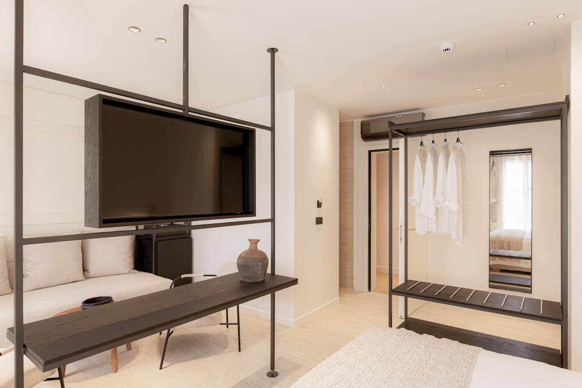 Deluxe Junior Suite with Balcony | In-room safe, soundproofing, free WiFi, bed sheets