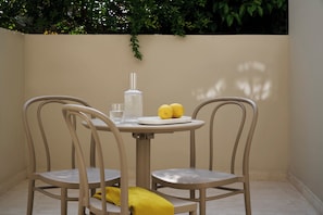 Deluxe Suite with Terrace | Terrace/patio