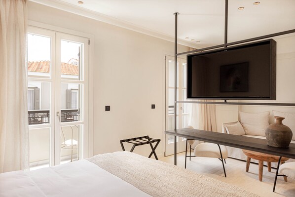 Deluxe Junior Suite with Balcony | In-room safe, soundproofing, free WiFi, bed sheets