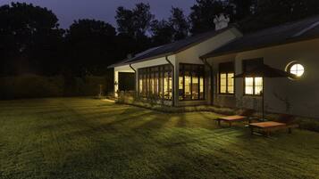 บริเวณภายนอก