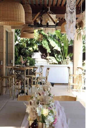 Outdoor dining - The "peaceful Villa" (Herzliya)
