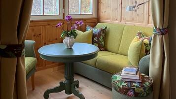 Suite de lujo | 1 habitación, caja de seguridad en la habitación y cortinas blackout