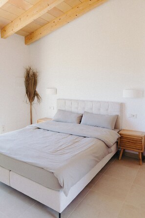 Studio, terrasse, ved basseng | Minibar, individuelt dekorert, individuelt innredet og wi-fi (inkludert)