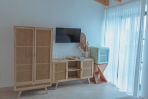 Dobbeltrom – superior, bassengutsikt | Minibar, individuelt dekorert, individuelt innredet og wi-fi (inkludert)