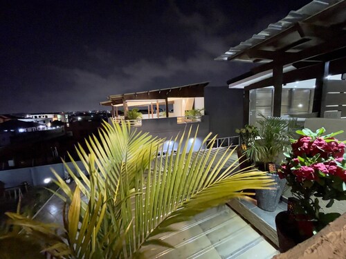 Amazing Twin Terrace 5 bedrooms 5 baths with Car & Driver Rental Option