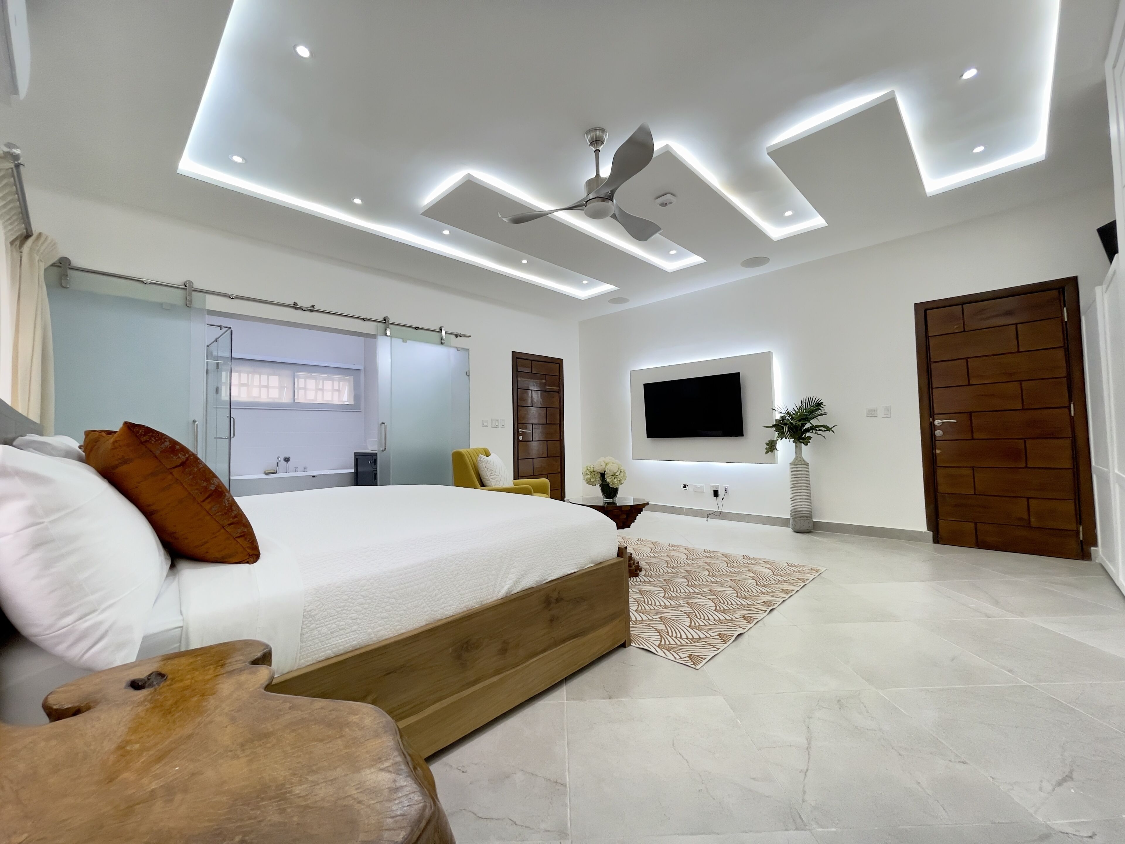 5 bedrooms, desk, iron/ironing board, free WiFi