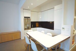 Fridge, microwave, oven, dishwasher