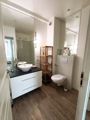 Shower - REF Molière BY PALMES D OR PROPERTIES (Cannes)