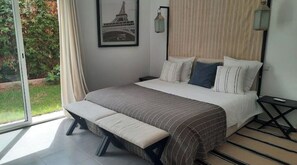 Travel cot, WiFi