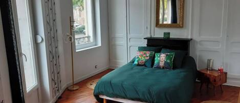 1 bedroom, travel cot, free WiFi, bed sheets