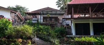Wanakaset Forest Exceptional river front estate w/pool, btw Boquete & David