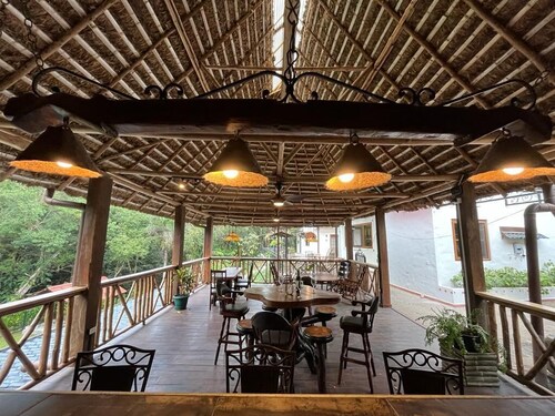 Wanakaset Forest Exceptional river front estate w/pool, btw Boquete & David