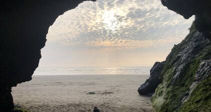 Cosy cottage, peaceful setting 5 mins to beautiful sandy beach & fabulous walks!