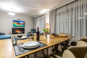 Villa | In-room dining