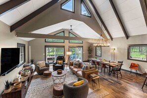 智能电视、壁炉、电子游戏、立体声音响