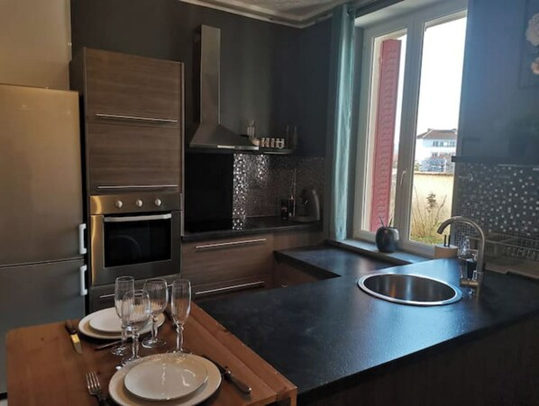 Fridge, microwave, oven, stovetop