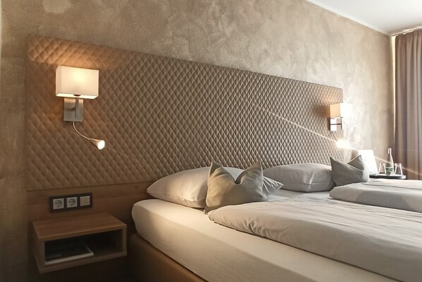 Chambre Deluxe double | Bureau, rideaux d’obscurcissement, accès au Wi-Fi (inclus)