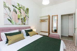 2 slaapkamers, een strijkplank/strijkijzer, reisbedje, wifi