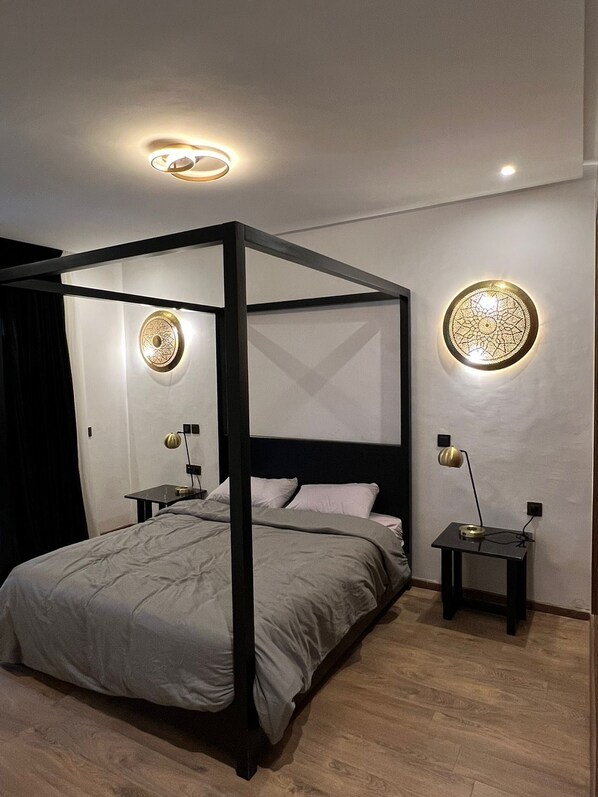 3 bedrooms, in-room safe, desk, travel crib