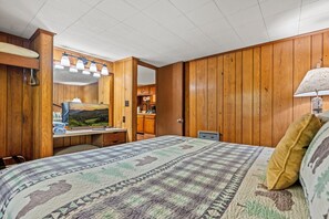 2 chambres, bureau, lit de bébé portatif, accès à Internet