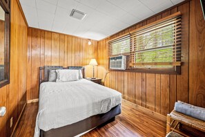 3 bedrooms, desk, travel cot, Internet - Riverside Cabin minutes to Downtown Gatlinburg (Sevierville)