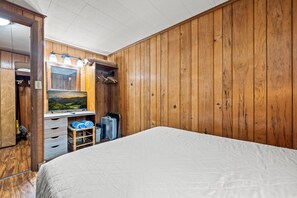 3 habitaciones, escritorio, cuna de viaje y internet