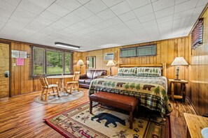 1 bedroom, desk, internet, bed sheets