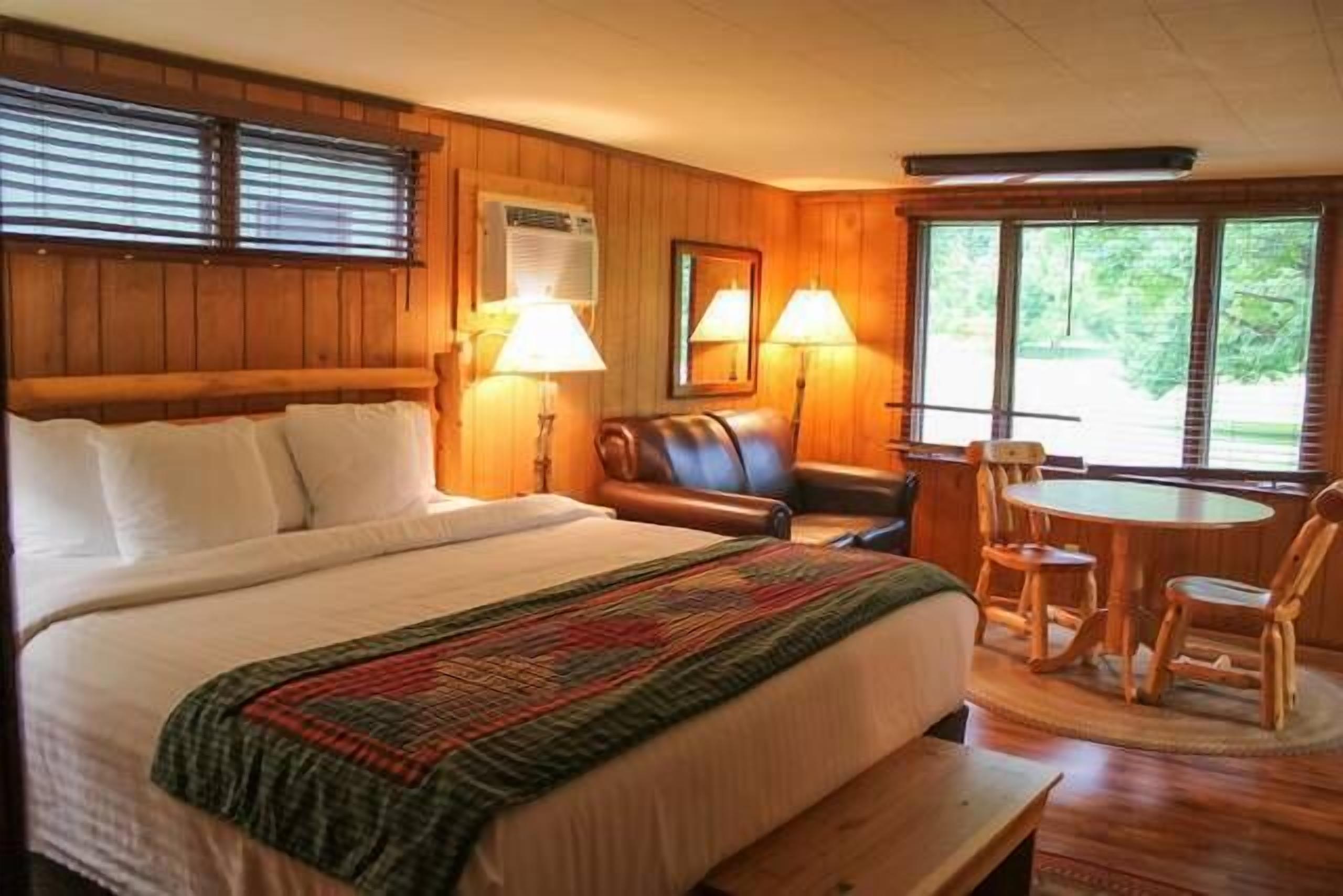 1 soverom, skrivebord, internettilgang og sengetøy