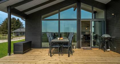Amazing home in Grenaa with WiFi