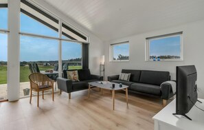 Living area - Amazing home in Grenaa with WiFi (Grenaa)