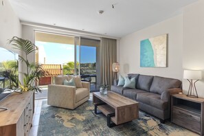 O Condo 11 | リビング エリア | 50 インチのスマートテレビ (デジタル放送視聴可)、テレビ、ストリーミングサービス