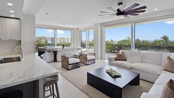 O Condo 27 | Living area | 50-inch Smart TV with digital channels, TV, streaming services