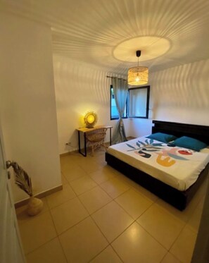 2 Schlafzimmer, Zimmersafe, Schreibtisch, Bügeleisen/Bügelbrett