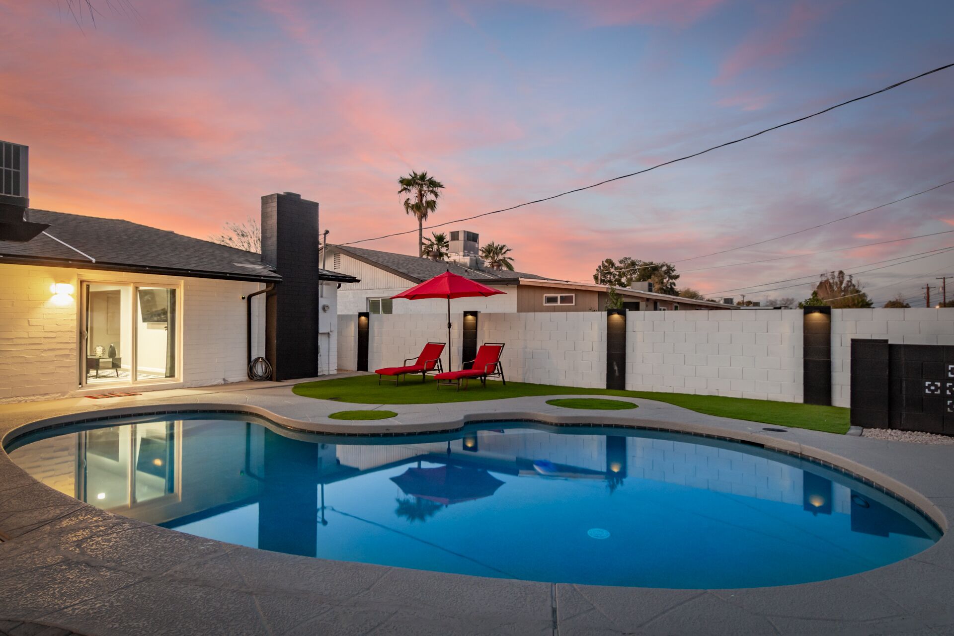 This house is a 4 bedroom(s), 2 bathrooms, located in Tempe, AZ.